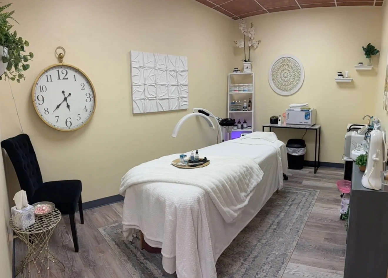 Facial treatment room with esthetician station at Spa O2